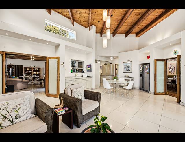 5 BEDROOM HOUSE FOR SALE IN BRYANSTON